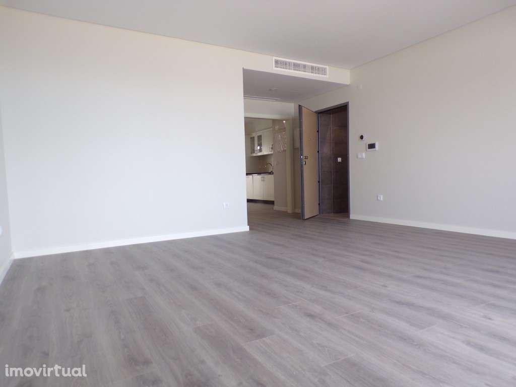 Apartamento T2, em primeira linha, com vista mar na marginal, em Se... - Grande imagem: 3/25