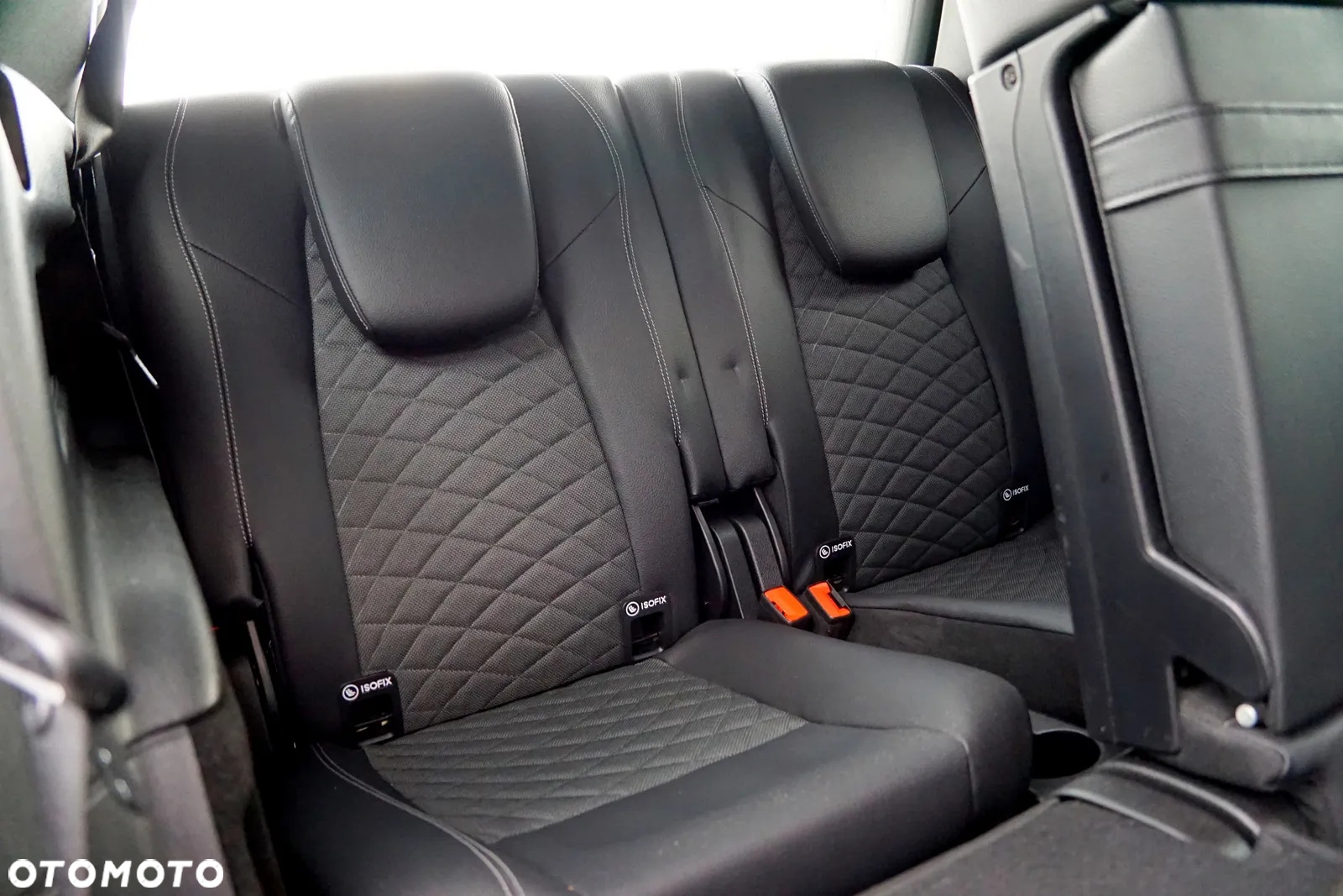 Mercedes-Benz GLB 200 7G-DCT Progressive - 28