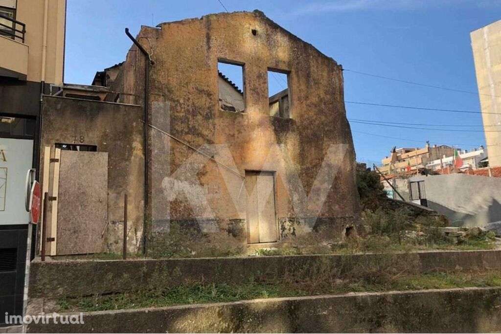 OPORTUNIDADE  ÚNICA: MORADIA EM RUÍNA NO CENTRO DE GAIA - Grande imagem: 3/13