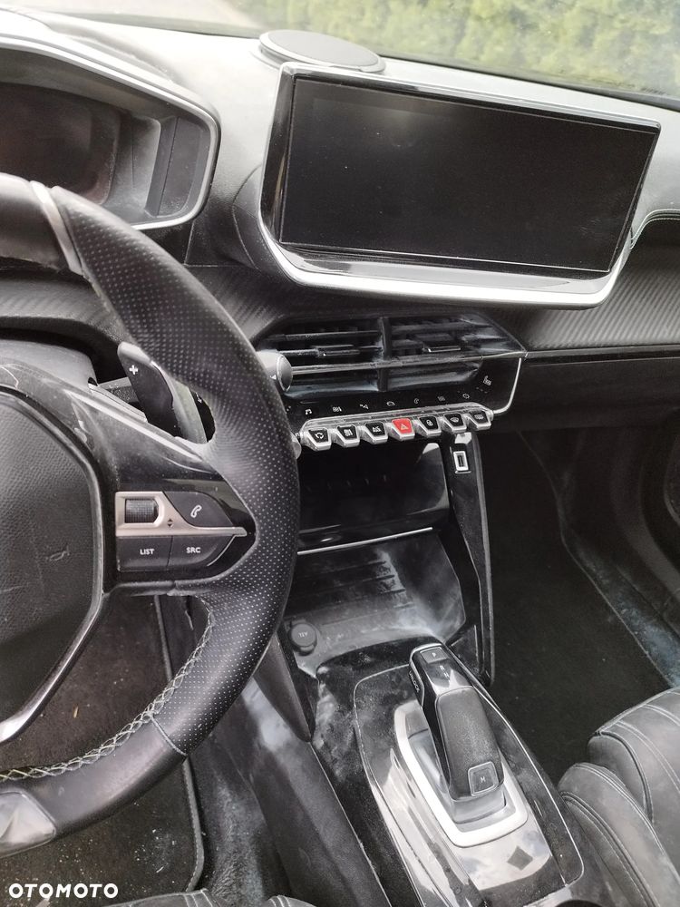 Peugeot 2008 PureTech 155 EAT8 GT - 8