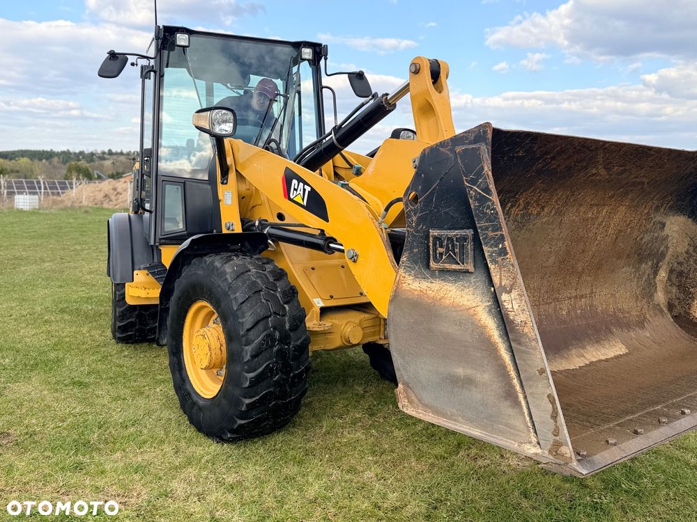 Caterpillar Ładowarka łamana 906M Cat łyżka widły 907 908 5 6 ton SZYBKOZŁĄCZE HYDRAULICZNE dodatkowe linie ZAMIATARKA za dopłatą - 36
