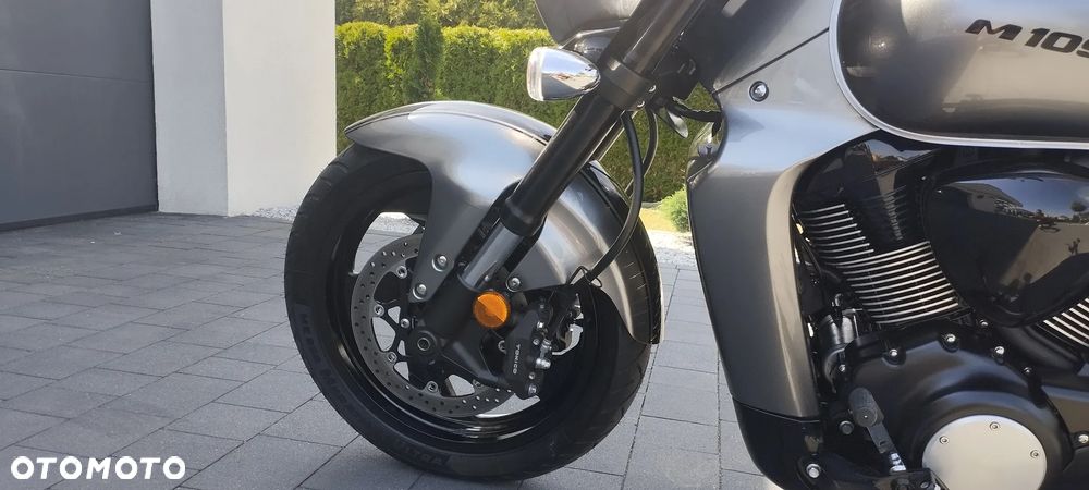 Suzuki Boulevard - 26