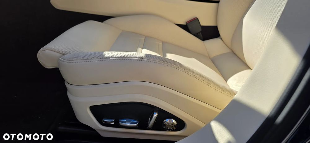 Porsche Panamera 4S - 9