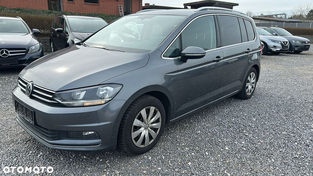 Volkswagen Touran - 1