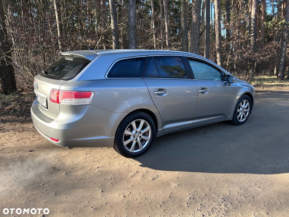 Toyota Avensis 2.0 D-4D 2010 - 8