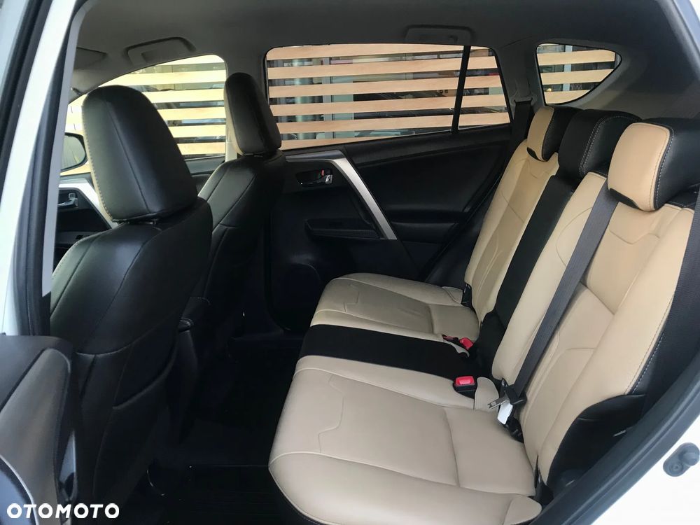 Toyota RAV4 2.0 D-4D Premium - 21