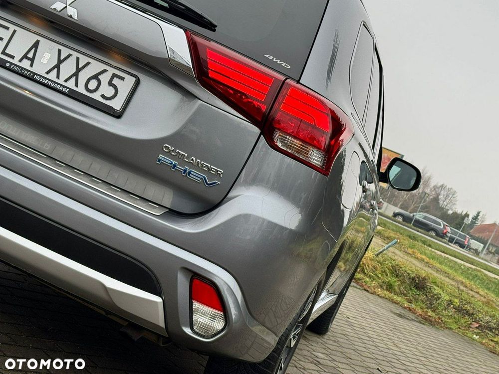 Mitsubishi Outlander - 10