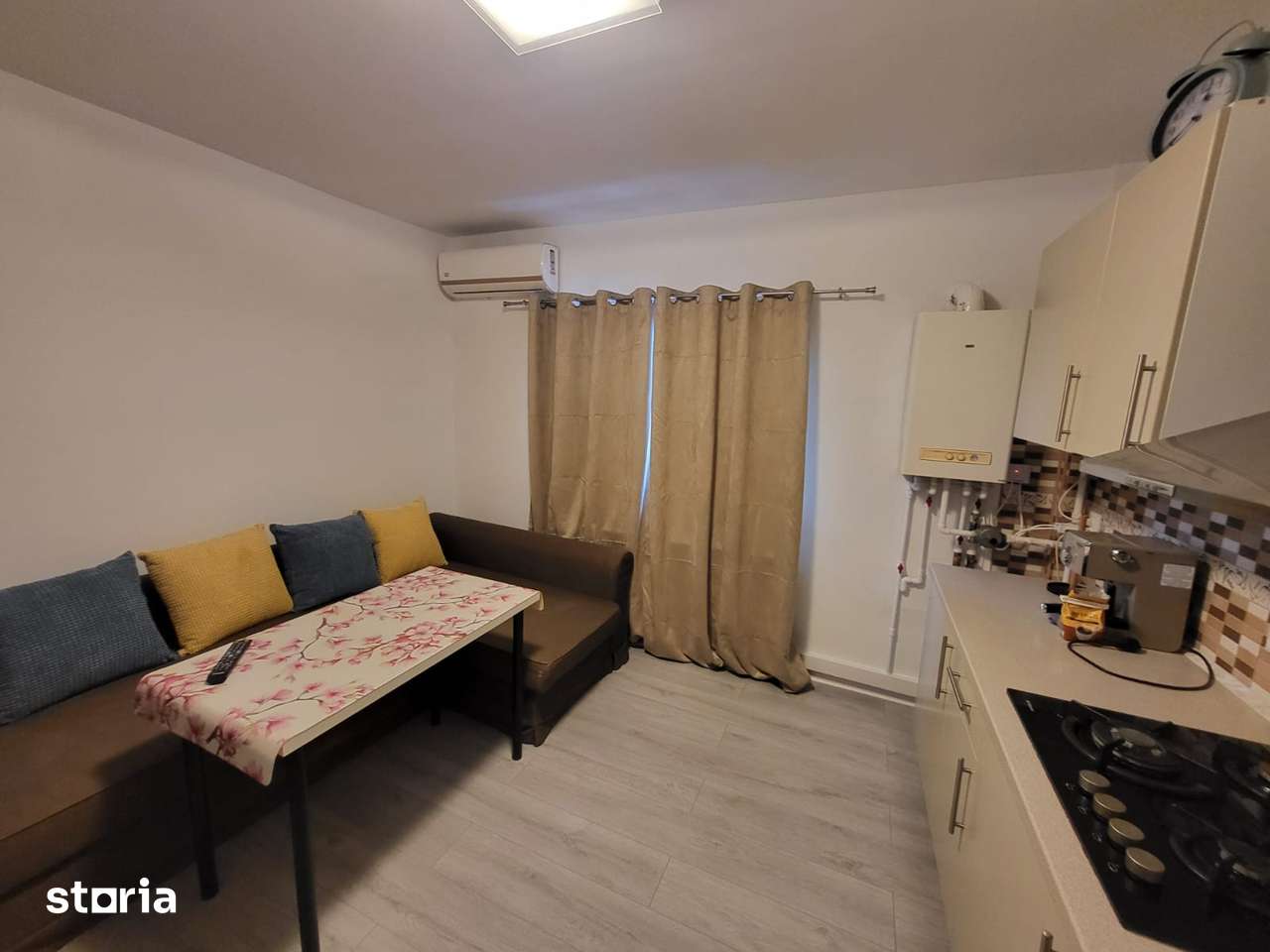 APARTAMENT CU 2 CAMERE DE VÂNZARE ÎN OTOPENI, ZONA CENTRALĂ — fotografia 1