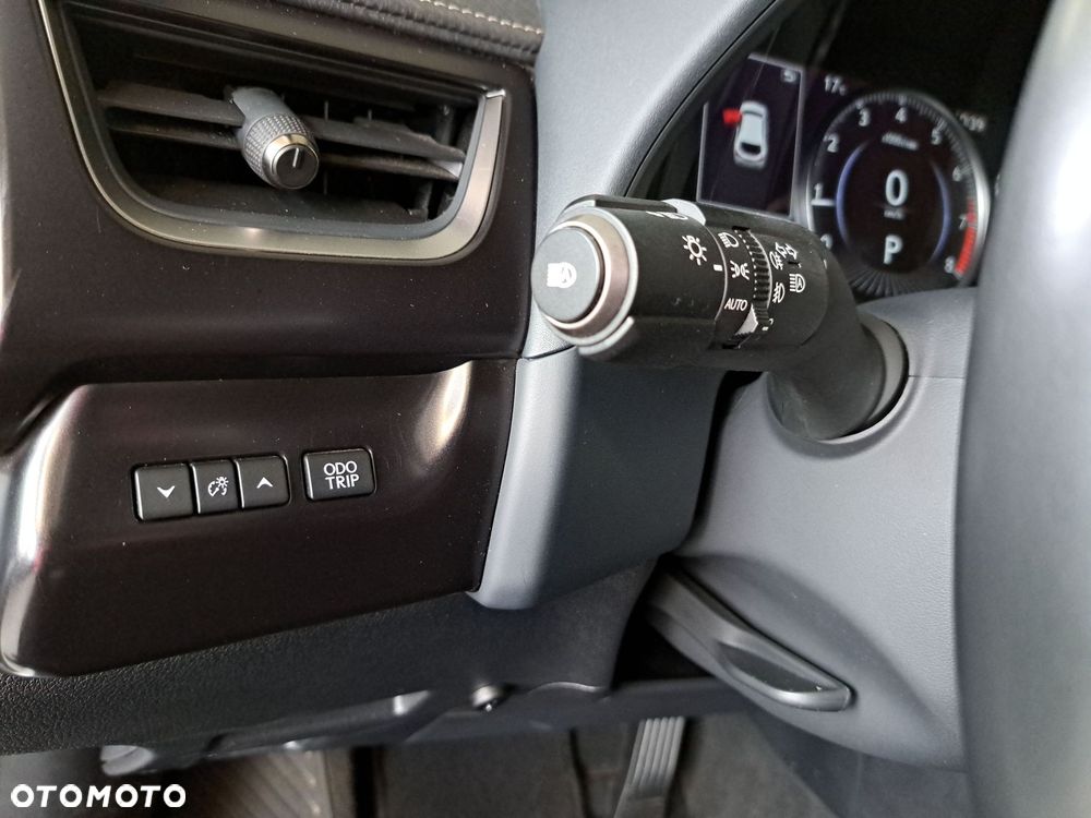 Lexus UX - 32