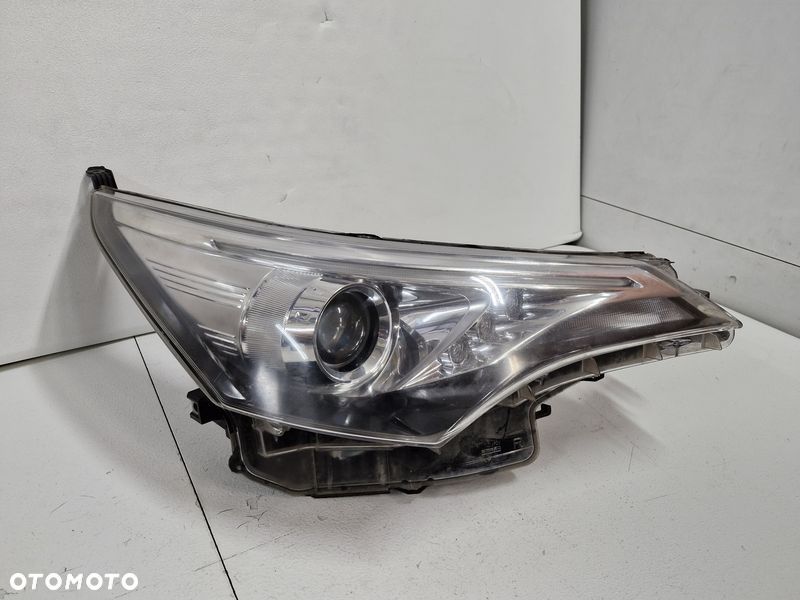 TOYOTA AVENSIS T27 LIFT T29 LAMPA REFLEKTOR PRAWY PRZÓD PRZEDNI SOCZEWKA UK - 2
