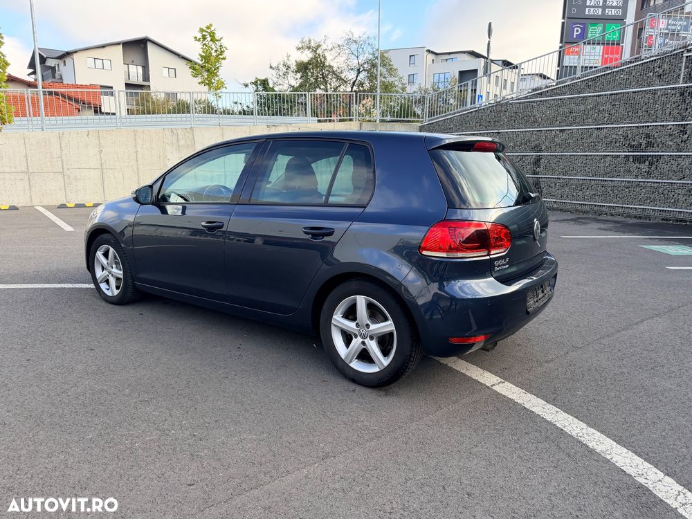 Volkswagen Golf - 6