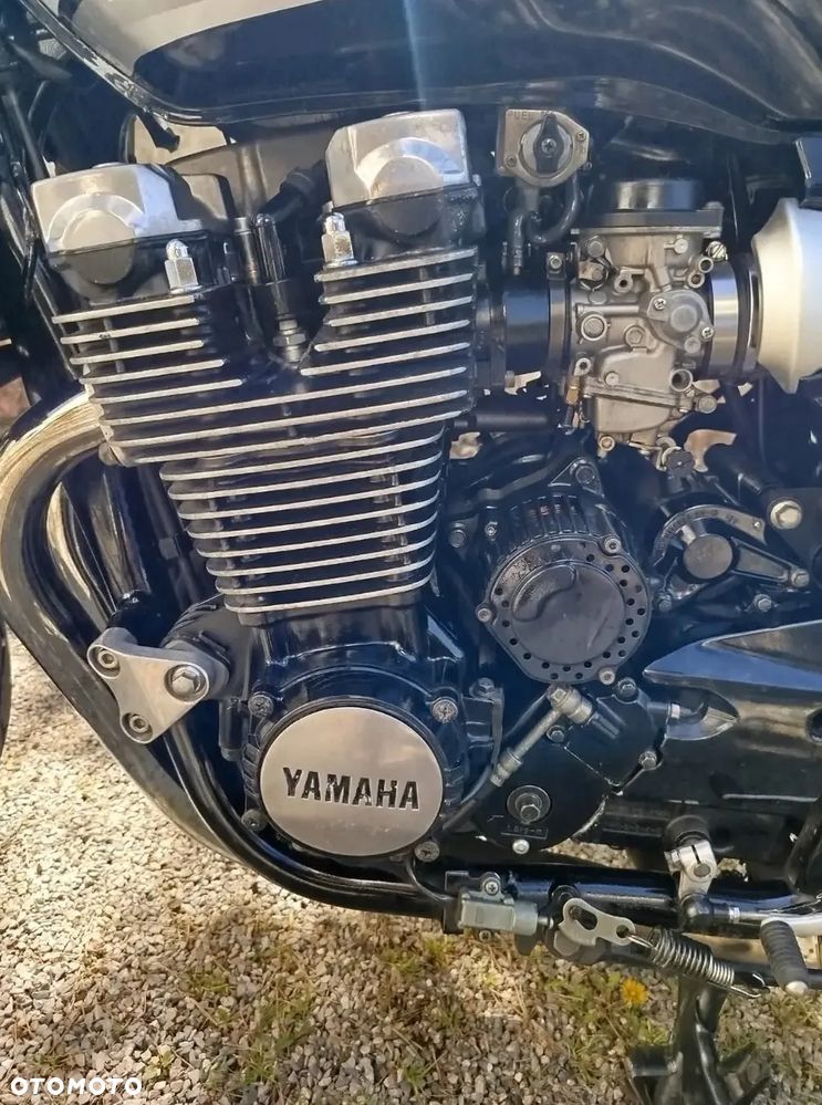 Yamaha XJR - 6