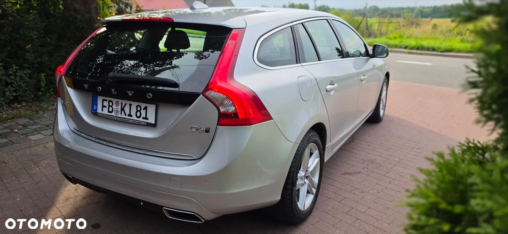 Volvo V60 D5 AWD R-Design Momentum - 5
