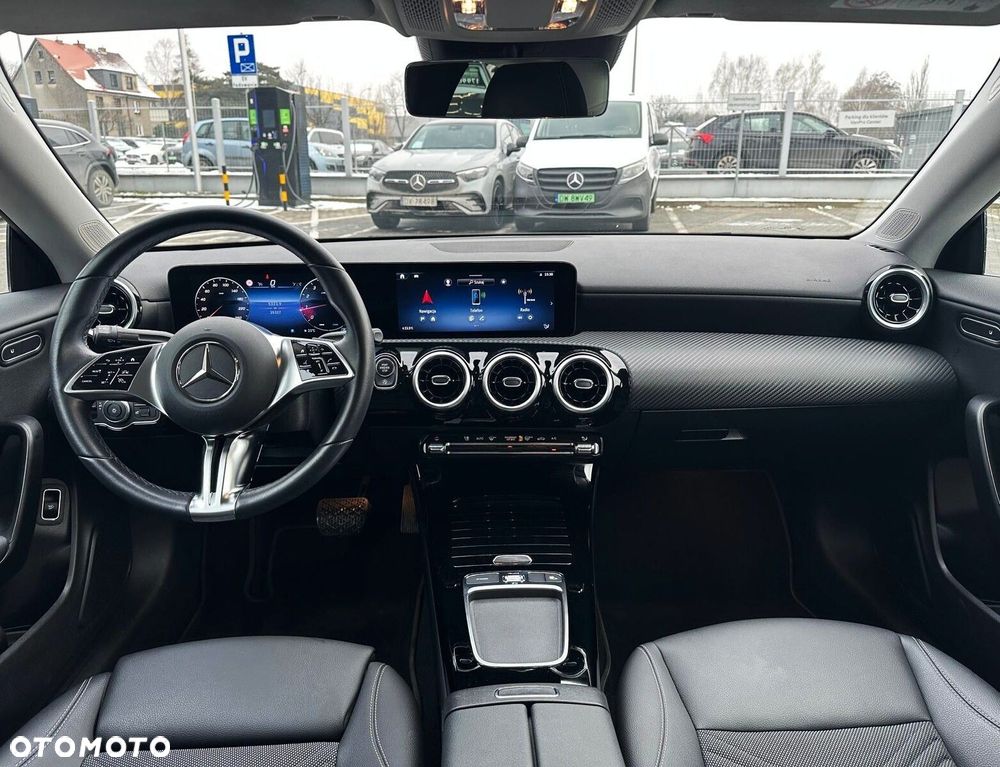 Mercedes-Benz CLA 200 Progressive 7G-DCT - 8