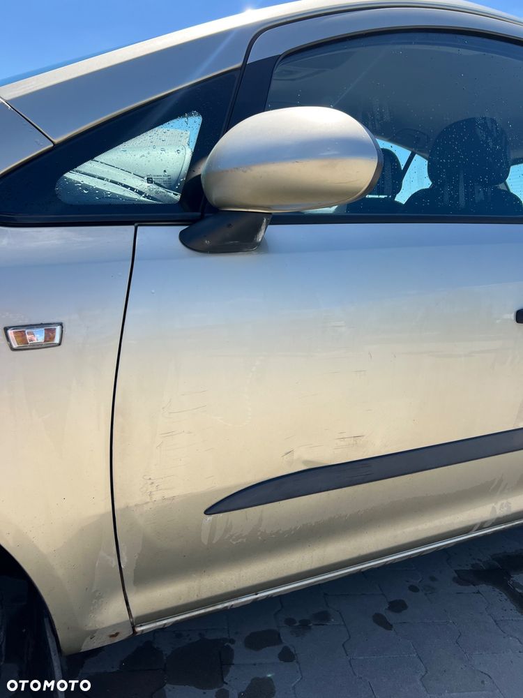 Opel Corsa 1.2 16V Essentia - 10