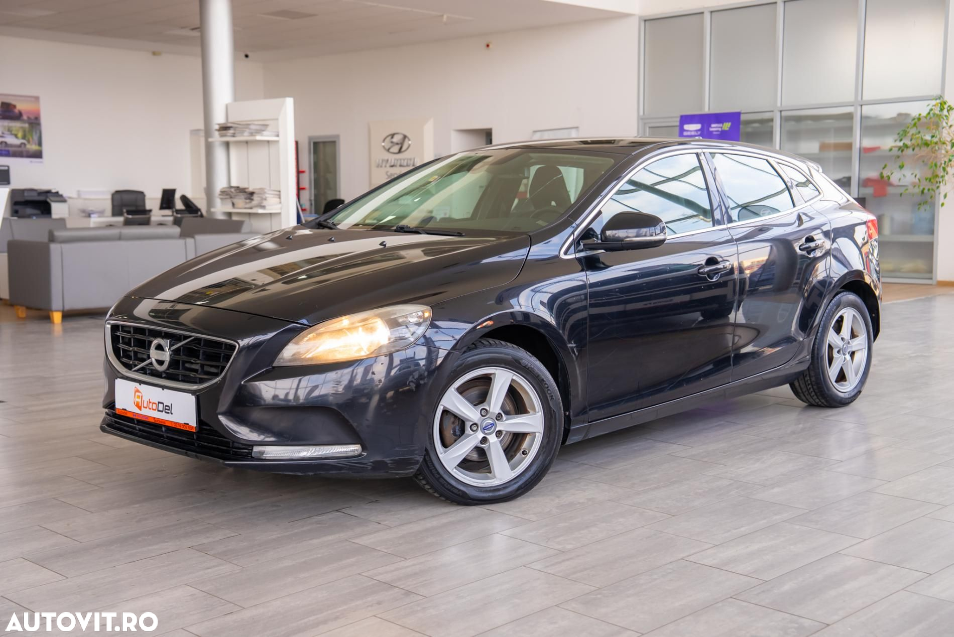Volvo V40 D2 Momentum - 2