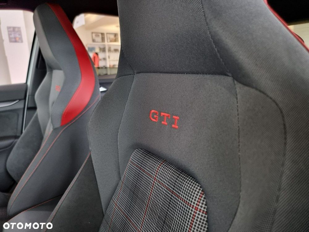 Volkswagen Golf - 13