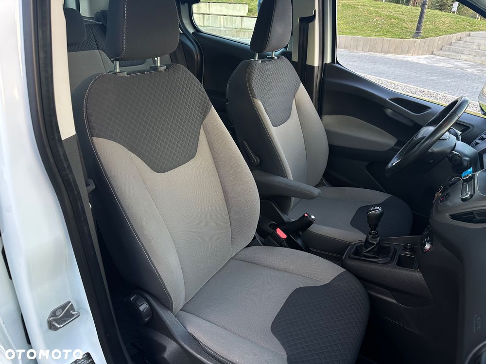 Ford Tourneo Courier - 21