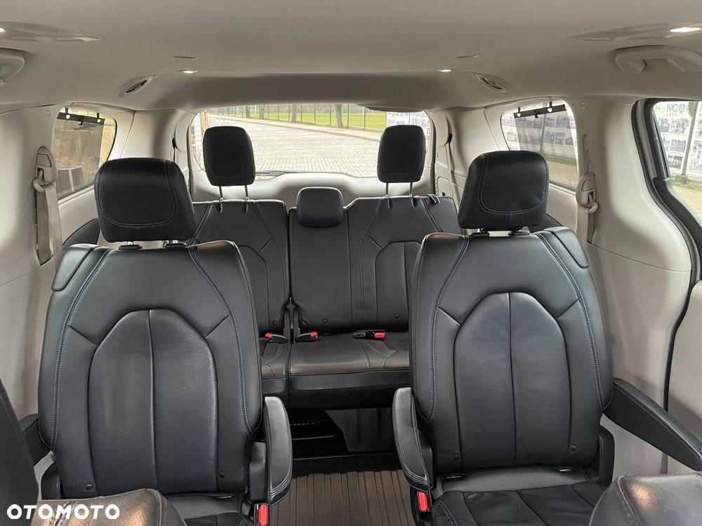 Chrysler Pacifica - 15