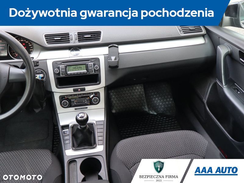 Volkswagen Passat - 9