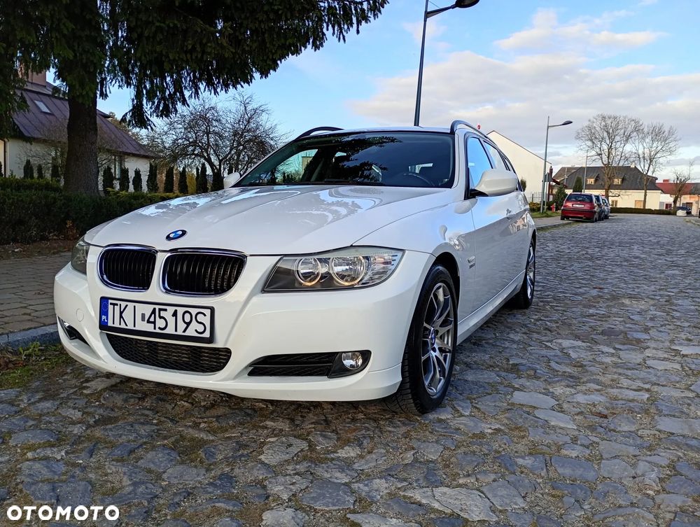 BMW Seria 3 320d xDrive DPF Touring - 11