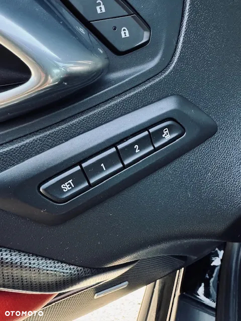 Chevrolet Camaro Coupe 6.2 V8 - 32