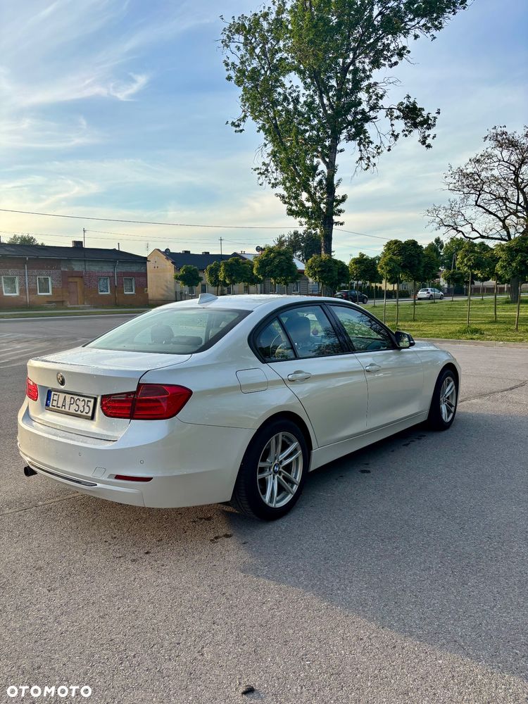 BMW Seria 3 318d Sport Line - 3