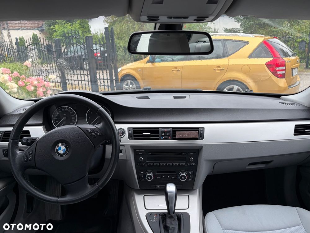 BMW Seria 3 318i - 10