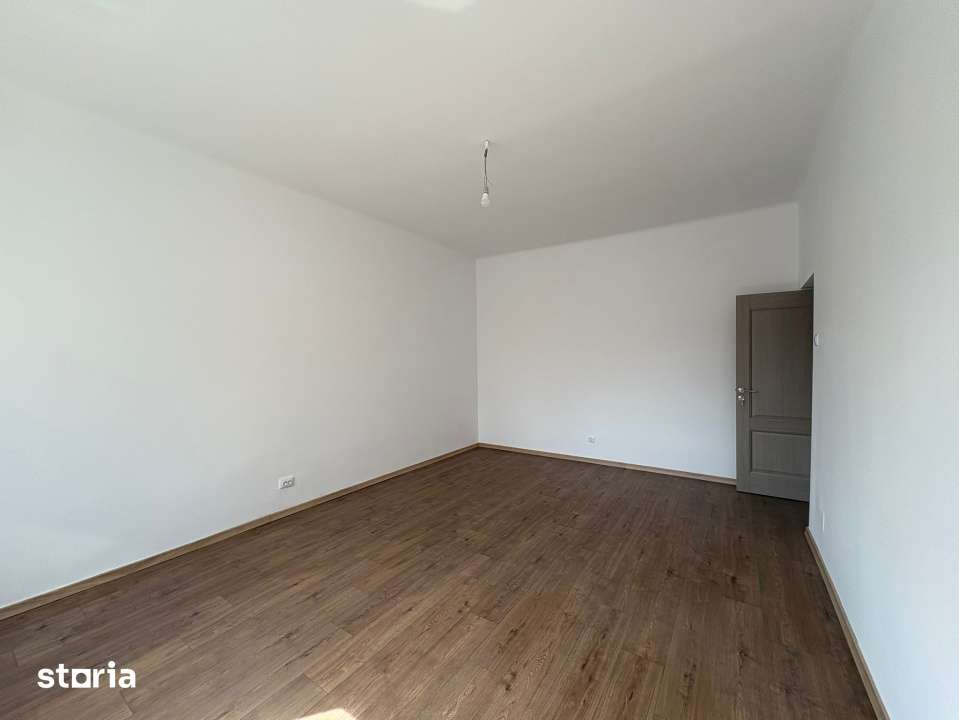 Apartament cu 3 camere, balcon cu priveliste catre gradina — fotografia 2