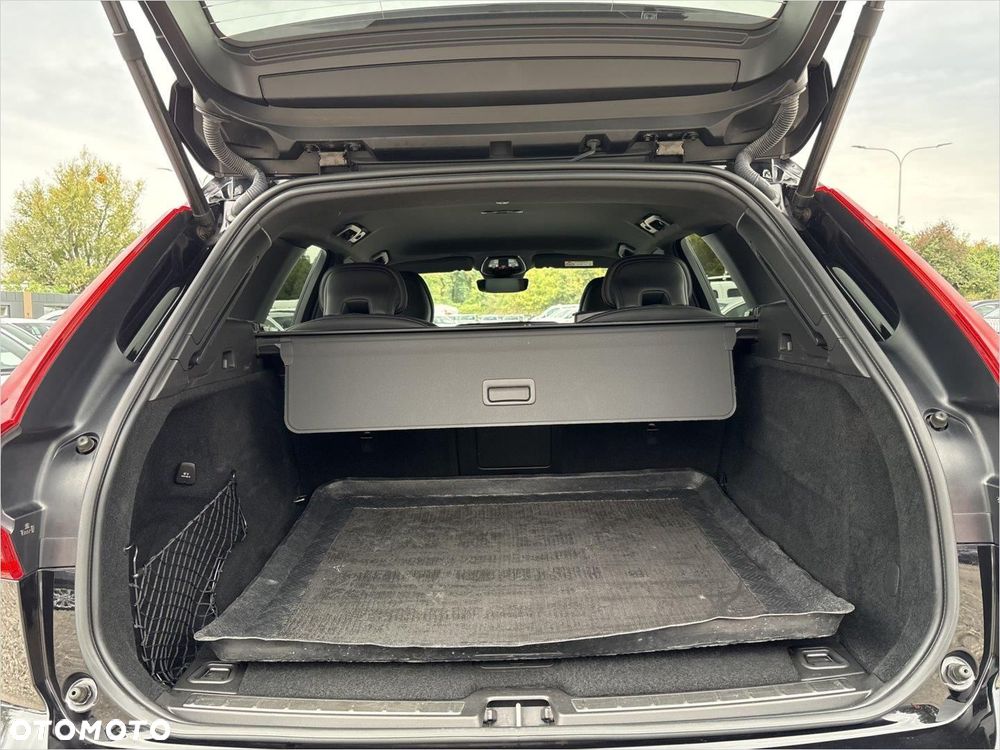 Volvo XC 60 B4 B Plus Dark - 16