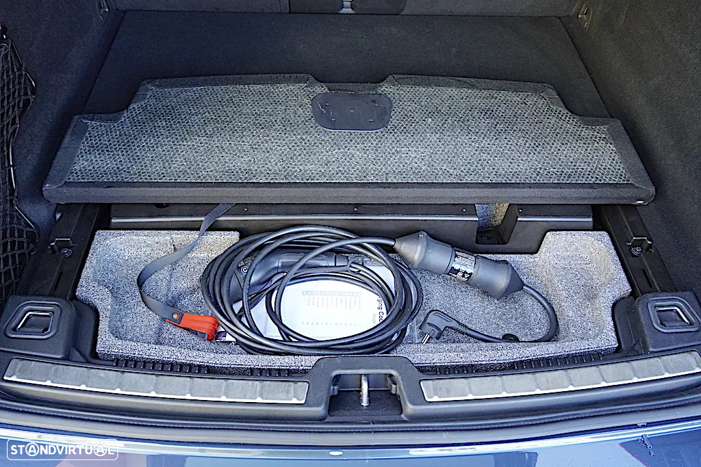 Volvo XC 60 2.0 T8 PHEV Plus Bright AWD - 18