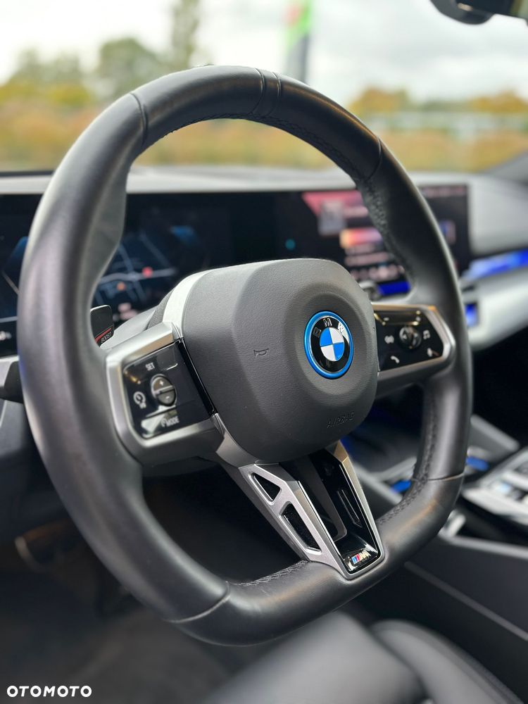 BMW i5 - 13