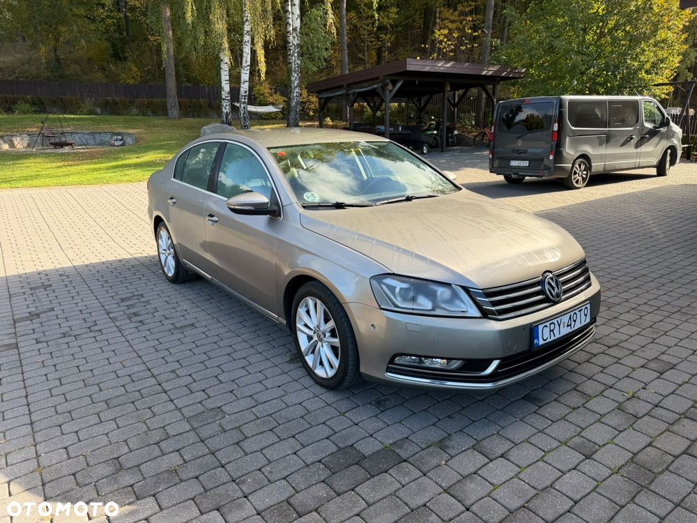 Volkswagen Passat - 1