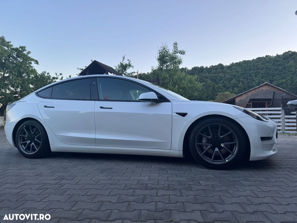 Tesla Model 3 - 8
