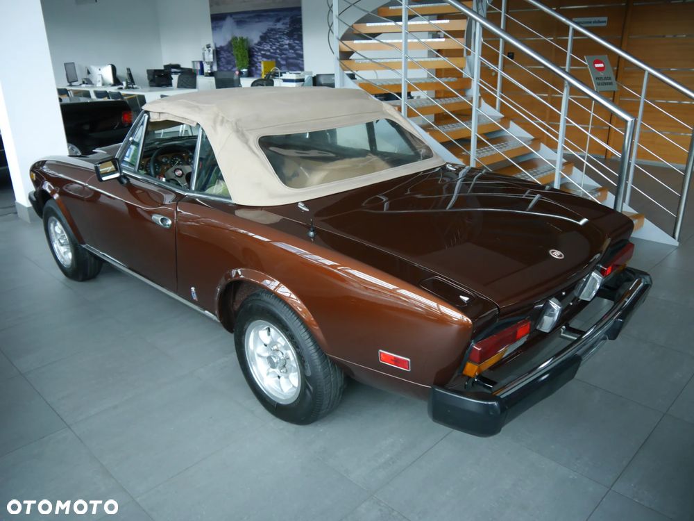 Fiat 124 Spider - 8