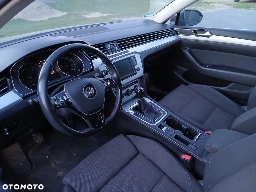 Volkswagen Passat 2.0 TDI (BlueMotion Technology) Comfortline - 12