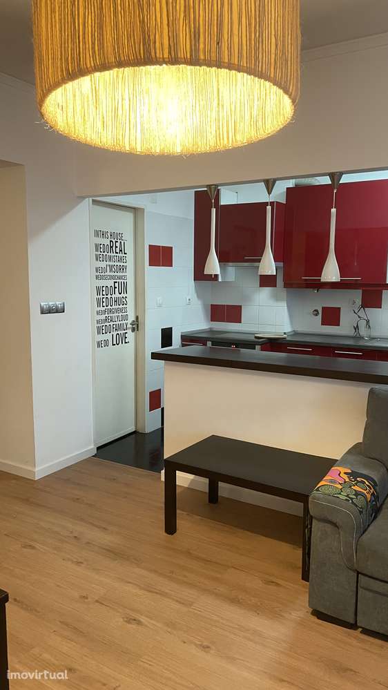 T2 em Carnaxide Mobilado, Varanda e Elevador - Grande imagem: 5/23