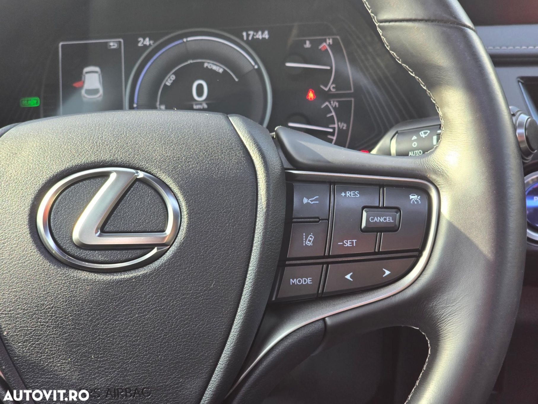 Lexus UX 250h Luxury Line - 23