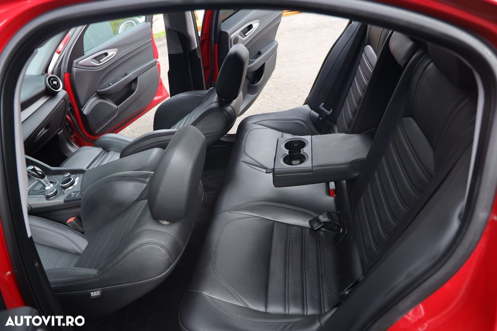 Alfa Romeo Giulia 2.2 Diesel AT8-Q4 Veloce - 9