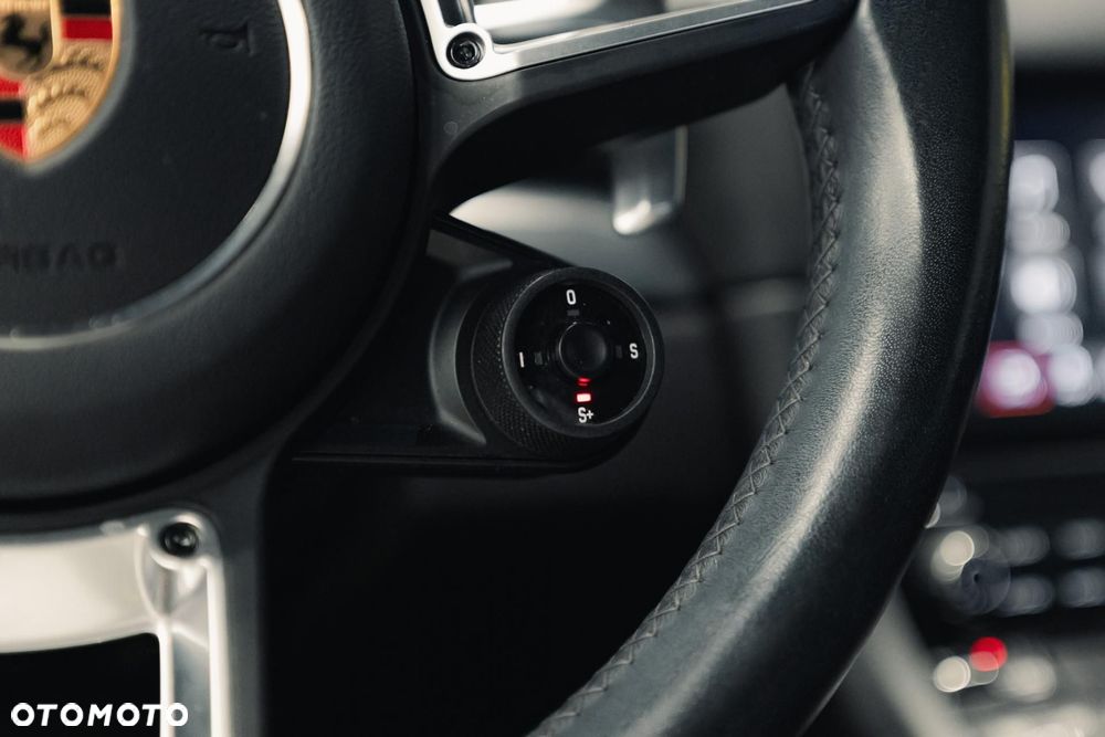 Porsche 718 Cayman - 25