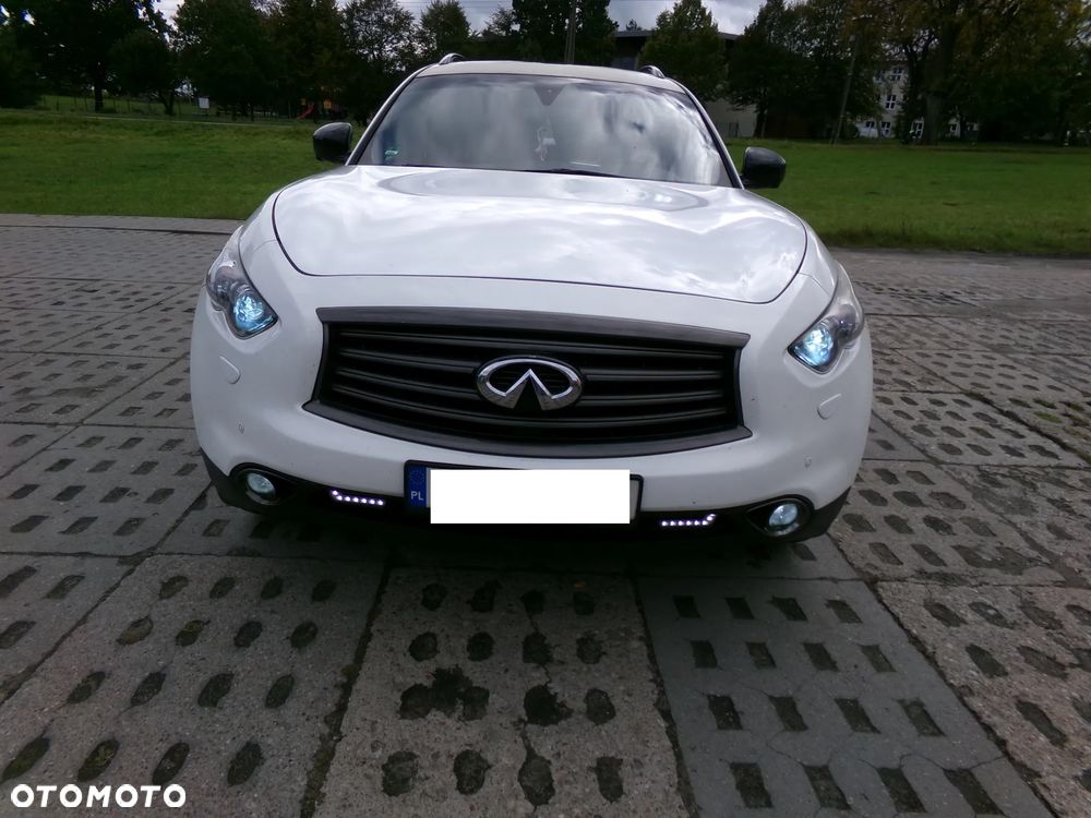 Infiniti Q70 - 14
