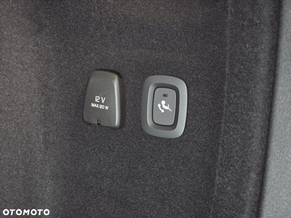 Volvo V60 B4 B DKG Plus Dark - 12