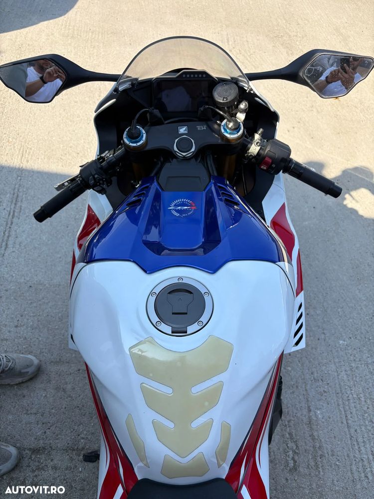 Honda CBR1000RR-R Fireblade SP 30th Anniversary - 4