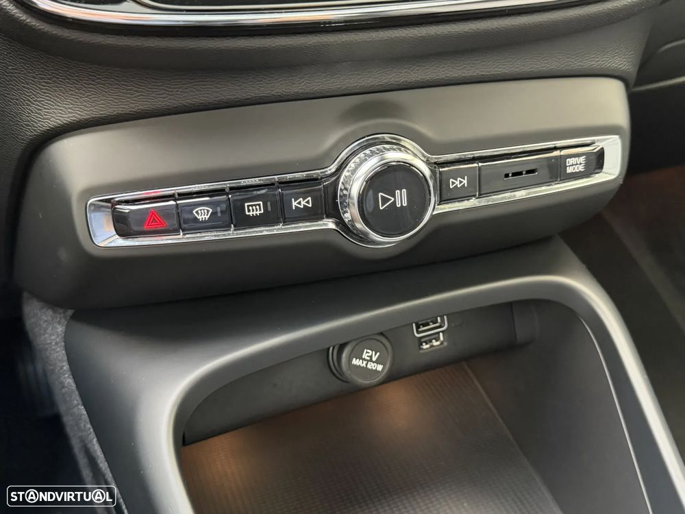 Volvo XC 40 2.0 B4 Momentum Plus - 27