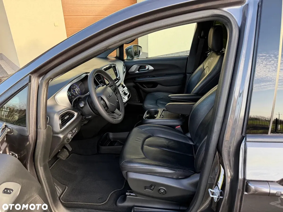 Chrysler Pacifica - 19