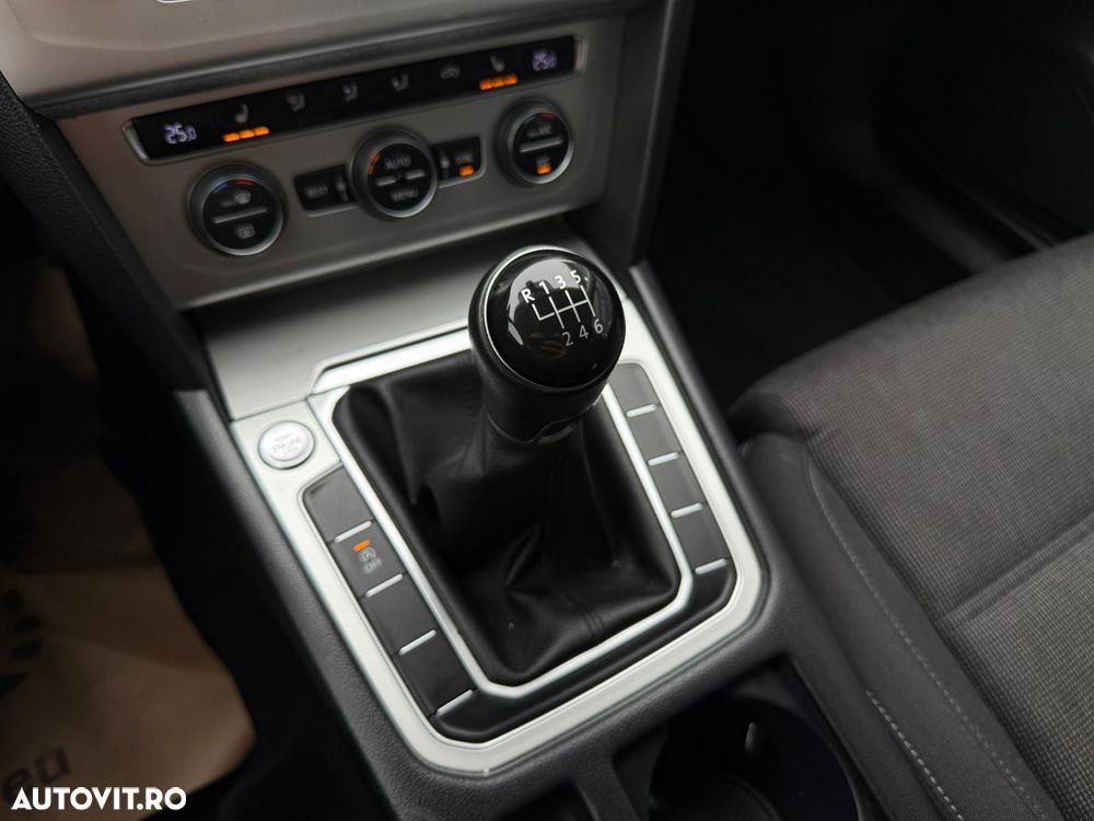 Volkswagen Passat 2.0 TDI (BlueMotion Technology) Highline - 22