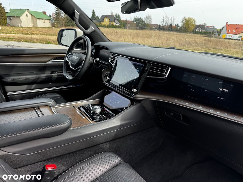 Jeep Grand Wagoneer - 10