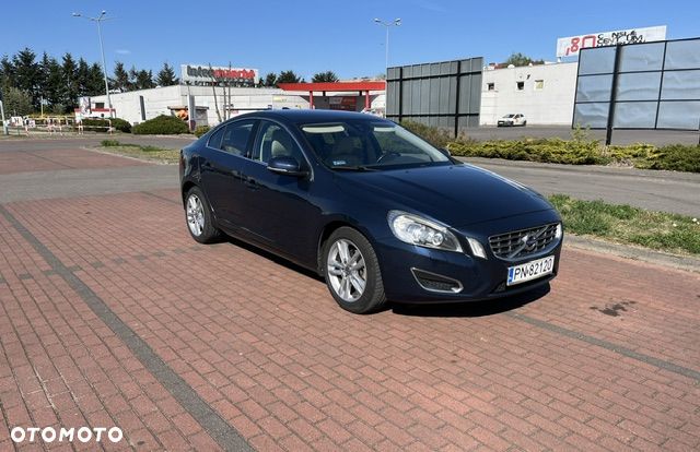 Volvo S60 D4 Momentum - 1