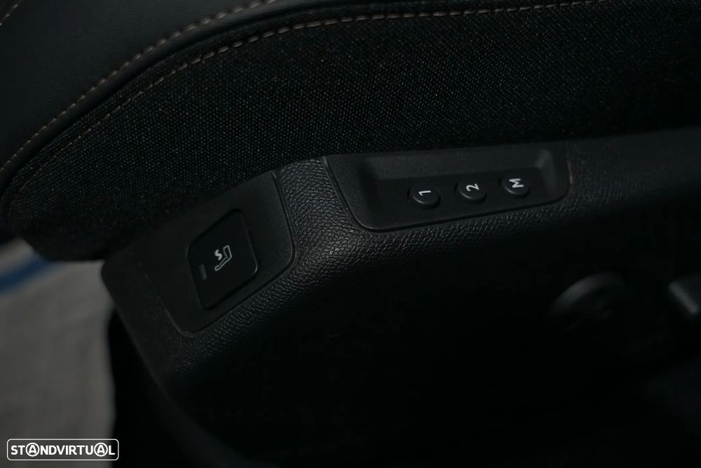 Peugeot 3008 1.6 Hybrid4 GT e-EAT8 - 23