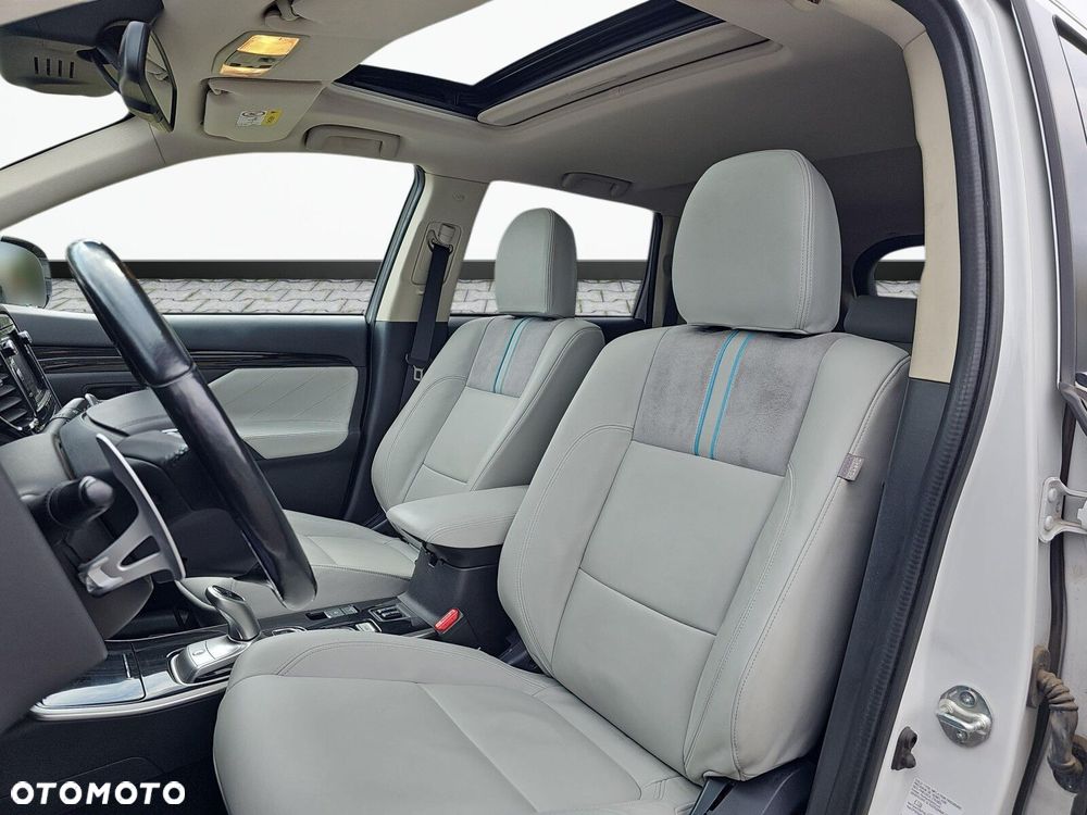 Mitsubishi Outlander - 14